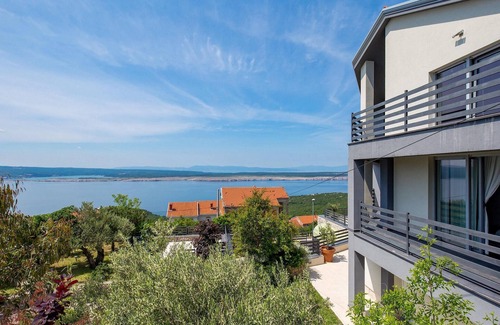 Klanfari House | Beach front home in Crikvenica