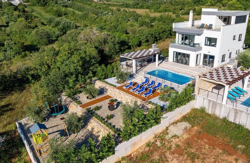 Rovanjska House | Beach front home in Jasenice