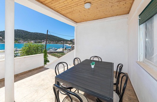 Vinisce House | Beach front home in Vinisce with WiFi