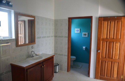 San Pedro Resort | Beach front in wonderful San Pedro with WiFi AC, pool, fitness room, kitchenette