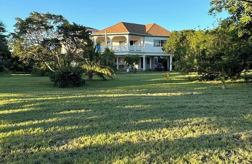 Treasure Beach House | Beach Front 2-BR 2-BA Huge House in charming St. Elizabeth Parish with WiFi, AC