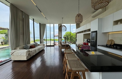 Ketewel Villa | Beach front nakula villa luxury 3 bedroom with private swimming pool & breakfast