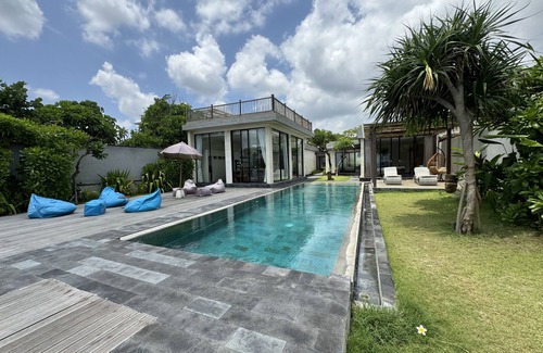 Ketewel Villa | Beach front nakula villa luxury 3 bedroom with private swimming pool & breakfast