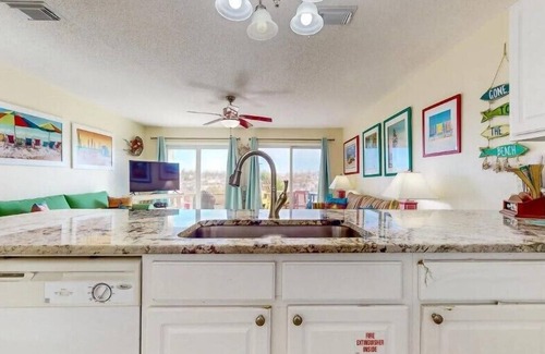 Fort Walton Beach Condo | 🌊Beach FRONT-Okaloosa Island-Pool-Island Sands 102☀️