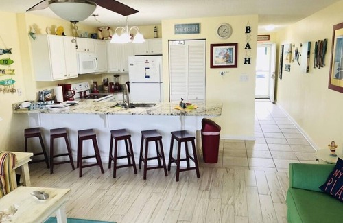 Fort Walton Beach Condo | 🌊Beach FRONT-Okaloosa Island-Pool-Island Sands 102☀️