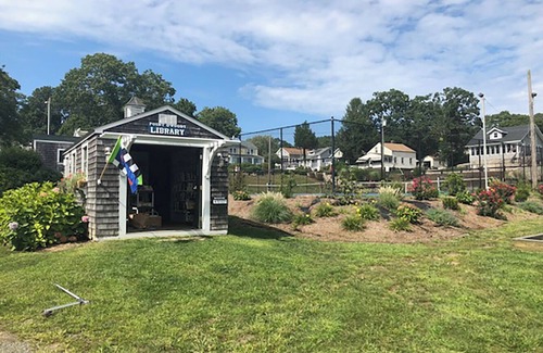 Old Lyme House | BEACH FRONT Pet Friendly, Sleeps 10, Firepit, assoc. playground w/tennis/pickle.