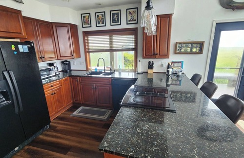Westport House | Beach Front Retreat with Amazing Ocean Views - sleeps 6