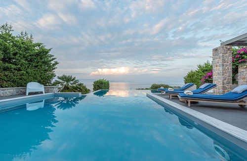 Katakali Villa | Beach Front Villa With Large Private Sea Water pool & Amazing Sea View!