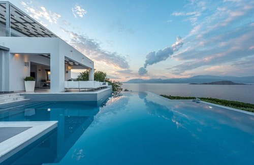 Katakali Villa | Beach Front Villa With Large Private Sea Water pool & Amazing Sea View!