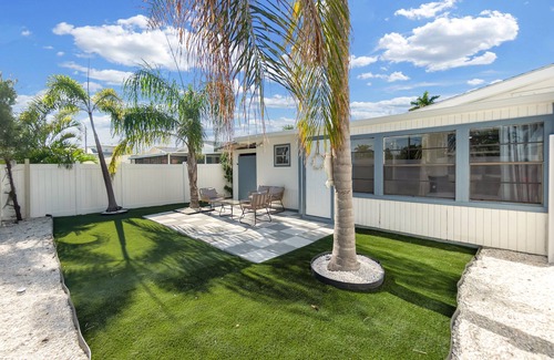 Holmes Beach House | Beach getaway in Holmes Beach - sleeps 6