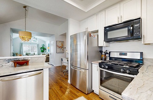 Aviara Cottage | Beach Getaway with Furnished Patio & Full Kitchen + Shared Pool & Spa