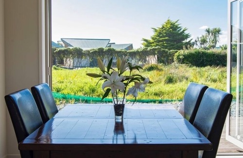 Hokitika House | Beach & Glow Worm Getaway - 2 minutes walk to beach and glow worms