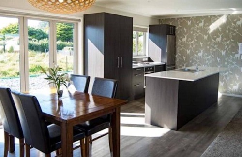 Hokitika House | Beach & Glow Worm Getaway - 2 minutes walk to beach and glow worms