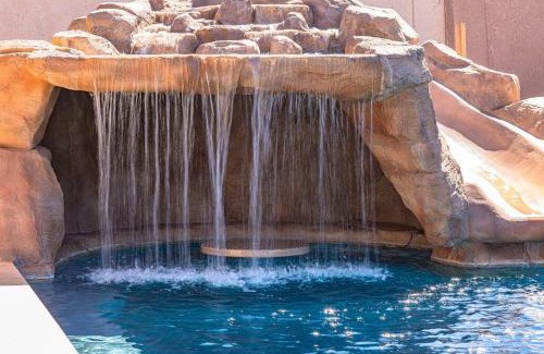 Lake Havasu City House | Beach Happy-Lake Close-Private Waterpark Oasis -sleeps 14