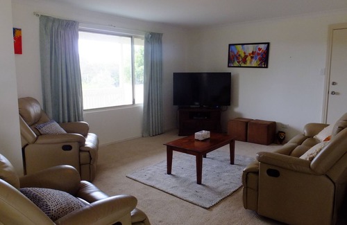Hopetoun House | Beach Haven - a spacious 2-storey beach house with beautiful sunset views!
