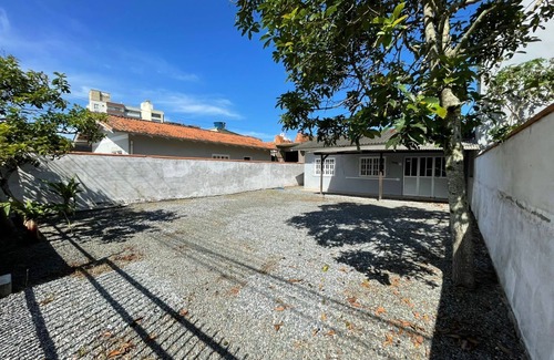 Meia Praia House | Beach house with large patio 150m from the sea