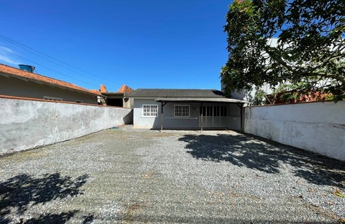 Meia Praia House | Beach house with large patio 150m from the sea
