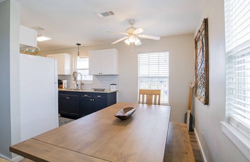 Villa Segunda House | Beach Home - Game Room - Private Pool - 5 min walk to beaches - Pet friendly