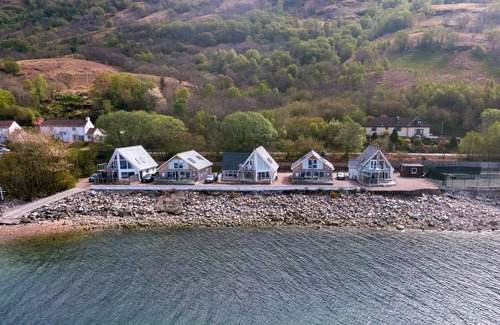 Kentallen Cottage | Beach House 2 with Hot Tub - sleeps 8 guests in 4 bedrooms