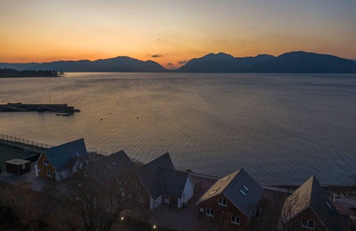 Kentallen Cottage | Beach House 2 with Hot Tub - sleeps 8 guests in 4 bedrooms
