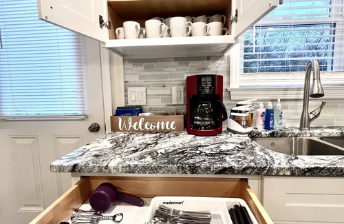 Town Bank House | Beach House CapeMay LINENS INCLUDED 1 block&a short 5min walk to Beach Sleeps 19