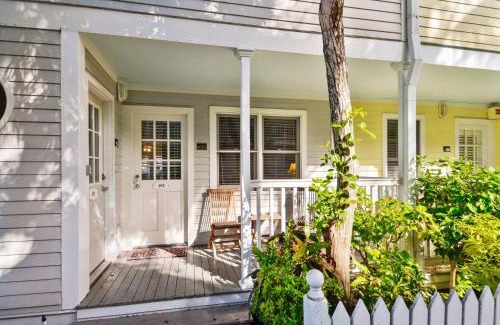 Truman Annex House | Beach House Condo by AvantStay Communal Pool Gated Community Great Location Week Long Stays