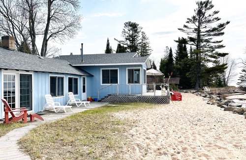 La Pointe House | Beach House - Cottage right on Lake Superior with Amazing Sunrises!