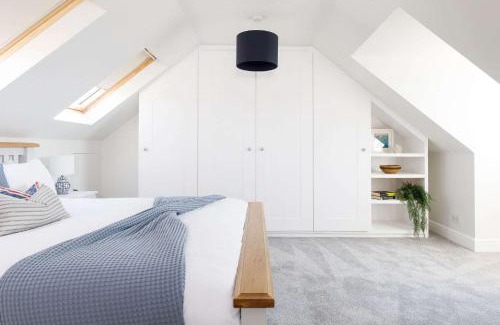 East Wittering House | Beach house for 10 with hot tub & garden