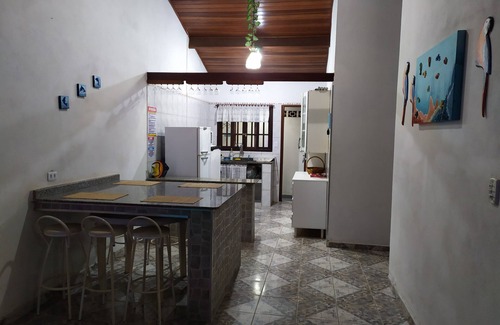 Caraguatatuba House | Beach house, gated community with 600 megabytes of Wi-Fi + ClaroTV - Air conditioning