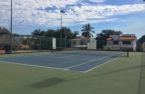 Manzanillo House | Beach house in Manzanillo with swimming pool and tennis court with a/c