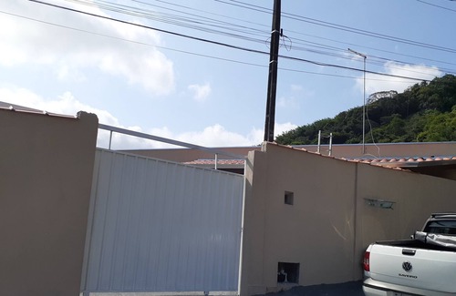 Centro House | Beach house in the city center in Caraguatatuba. 5 minutes walk to the beach 🙂
