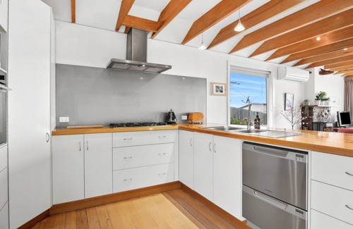 Separation Creek House | Beach House - Just steps from the beach