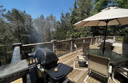 Port Franks House | Beach house on hill in a forest
