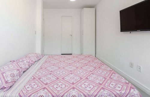 Recreio dos Bandeirantes House | Beach house on playground inside condo