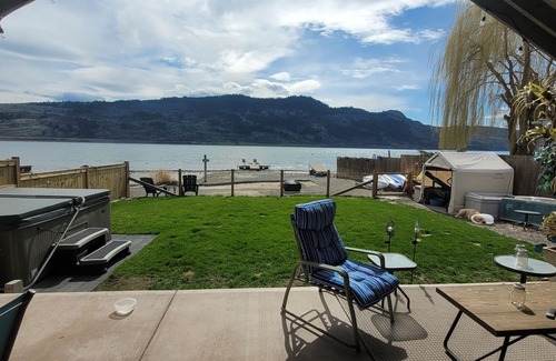 Vernon House | Beach House on the lake