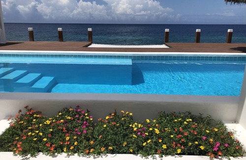 Pietermaai District House | Beach house Pietermaai - private swimming pool - by the sea - historic Willemstad