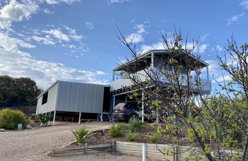 Miranda House | Beach House - Self Contained, Three Bedroom House with 2 Queens, 1 Double/Single Bunk Bed & 2 Pull-Out Single Beds, Secure Yard, Ocean/Bush/Mountain View