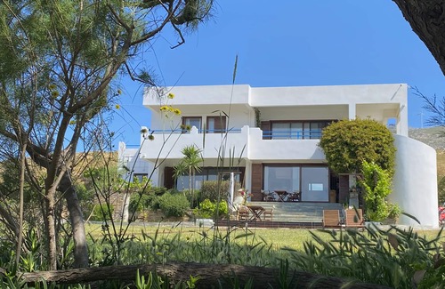 Karystos Villa | Beach house set in a beautiful bay