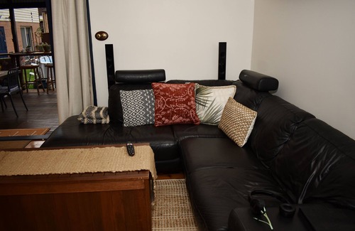 North Wollongong House | Beach House style home close to transport