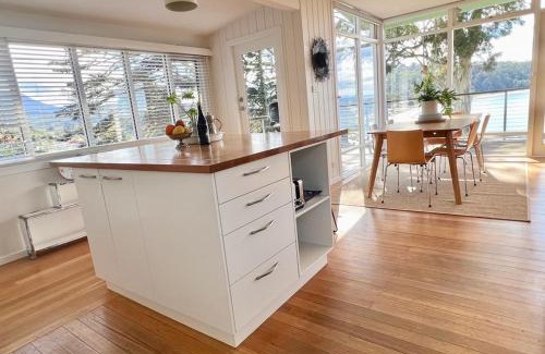 Kingston Beach House | Beach House, Stunning Views of Kingston Beach