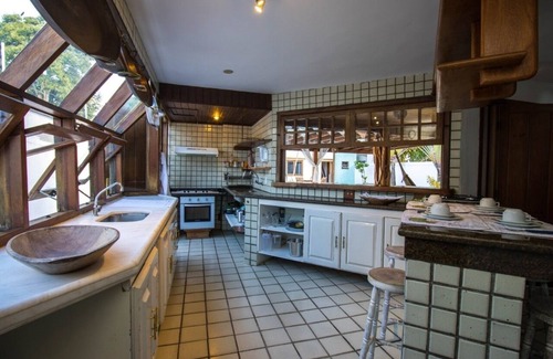 Taperapua Beach House | Beach house with 04 suites air cond, american-bar pool, sauna, barbecue