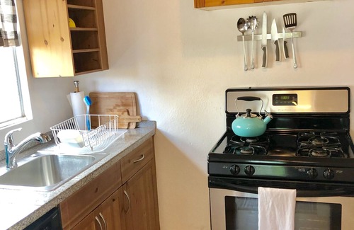 Point Loma Heights House | ⛱️Beach House with Fenced front yard, Central AC! Central to Beaches, SeaWorld!