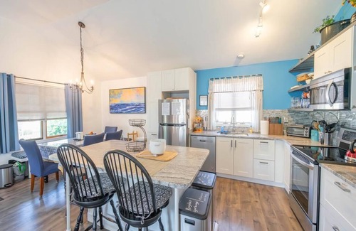 Villas House | Beach house with inground solar heated pool, hot tub, Sleeps 10