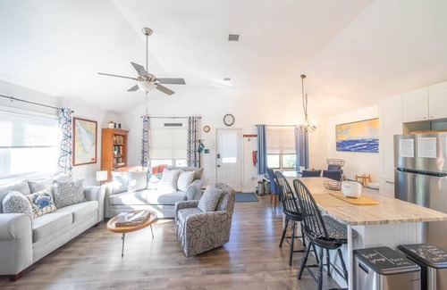 Villas House | Beach house with inground solar heated pool, hot tub, Sleeps 10