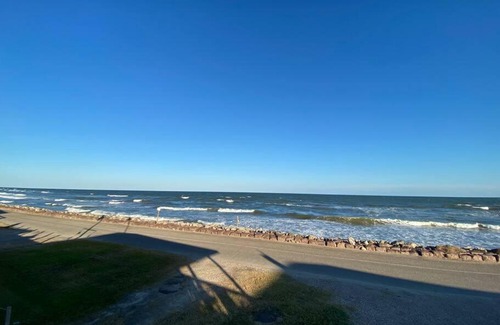 Surfside Beach House | Beach House with Ocean view