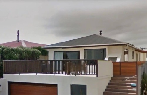 Dunedin House | Beach house with panoramic viewsn