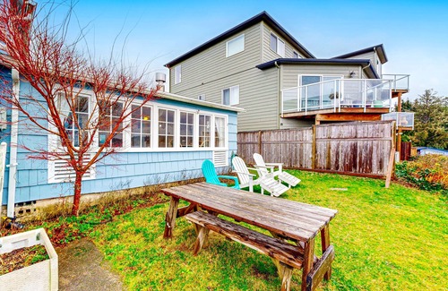 Newport Cottage | Beach House with Panoramic Bay Views, Walk to Bayfront Dining & Attractions