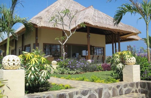 Lokapaksa Villa | Beachvilla, great cooking incl. Housekeeper(s) private pool large garden.