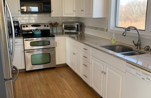 New Shoreham House | Beach is just steps away! Private path from upscale family home! Booking 2025!