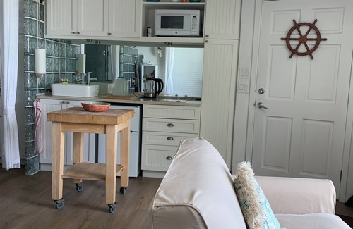 Westwind Condo | Beach'n Barefoot - nestled on the sands of Love Beach - max guests 2